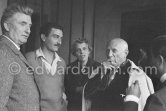 Edouard Pignon, not yet identified person, Suzanne Ramié (with a pendent by Picasso), Pablo Picasso. On the occasion of Picasso's 75th birthday on 25.10. Exhibition at Madoura? Vallauris 1956. - Photo by Edward Quinn