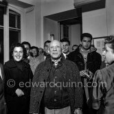 Pablo Picasso at a private viewing of his book illustrations in the Matarasso gallery in Nice. "Pablo Picasso. Un Demi-Siècle de Livres Illustrés". Galerie H. Matarasso. 21.12.1956-31.1.1957. Nice 1956. - Photo by Edward Quinn