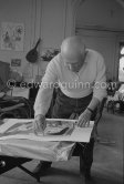 Pablo Picasso colorizes "Femme dans l'atelier". La Californie, Cannes 21.11.1957. - Photo by Edward Quinn