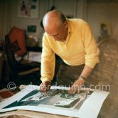 Pablo Picasso colorizes "Femme dans l'atelier". La Californie, Cannes 21.11.1957. - Photo by Edward Quinn