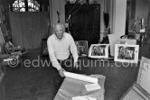 Pablo Picasso rolls "Femme dans l'atelier", dedicated to Edward Quinn. La Californie, Cannes 21.11.1957. - Photo by Edward Quinn