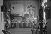 Panels intended for the UNESCO work by Pablo Picasso "La chute d'Icare" but which were not included. Bird cage. Drum. La Californie, Cannes 1958. - Photo by Edward Quinn