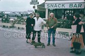 Pablo Picasso, Jacqueline, Félix Cenci, Clive Bell and Barbara Bagenal, an artist herself and wife of Nicholas Bagenal. Dachshund Lump. In front of restaurant Chez Félix. Cannes 1958. - Photo by Edward Quinn