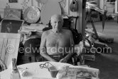 Pablo Picasso with photos by Edward Quinn, which the latter brought as a gift. La Californie, Cannes 1959. - Photo by Edward Quinn