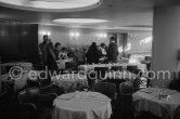 Lunch at the restaurant Blue Bar in Cannes. In the mirror, from left: Edward Quinn, Catherine Hutin, Lucia Bosè, Pablo Picasso, Michel Leiris, Louise Leiris, Jacqueline, Paulo Picasso, Pierre Baudouin, Luis Miguel Dominguin. Cannes 1959. - Photo by Edward Quinn