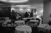 Lunch at the restaurant Blue Bar in Cannes. In the mirror, from left: Edward Quinn, Catherine Hutin, Lucia Bosè, Pablo Picasso, Michel Leiris, Louise Leiris, Jacqueline, Paulo Picasso, Pierre Baudouin, Luis Miguel Dominguin. Cannes 1959. - Photo by Edward Quinn