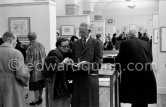 Visitors (must be well known, see also Pic520006 and Pic520007) at the exhibition "Pablo Picasso. Oeuvre gravé. Galerie des Ponchettes, Nice, 1.1960-3.1960." - Photo by Edward Quinn