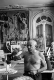 Pablo Picasso with his parrot. La Californie, Cannes 1960. - Photo by Edward Quinn