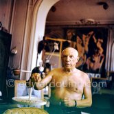 Pablo Picasso with his parrot. Background: Reproduction in tapestry of "Les Demoiselles d'Avignon". La Californie, Cannes1960. - Photo by Edward Quinn