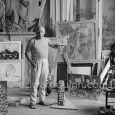 Pablo Picasso with "Femme debout". La Californie, Cannes 1960. - Photo by Edward Quinn