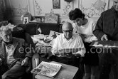 Pablo Picasso, Catherine Hutin, Edouard Pignon and Jacques Frélaut, printer at Vallauris, viewing photos by Edward Quinn, which the latter brought as a gift, La Californie, Cannes 1961. - Photo by Edward Quinn