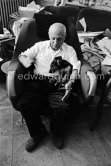 Picasso with dachshund Ma Jolie. La Californie, Cannes 1961. - Photo by Edward Quinn