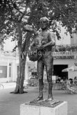 Pablo Picasso sculpture "L’homme au mouton". Place Paul Isnard, Vallauris 1961. - Photo by Edward Quinn