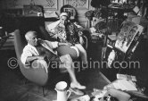 Pablo Picasso and Jacqueline with photos by Edward Quinn of Pablo Picasso (Pic590191), which the latter brought as a gift, and with Leica M3 of Quinn. La Californie, Cannes 1961. - Photo by Edward Quinn