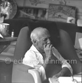 Pablo Picasso with a Ripolin color can behid him. La Californie, Cannes 1961. - Photo by Edward Quinn