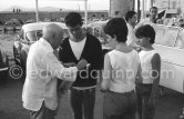 Pablo Picasso signing autographs. Catherine Hutin, Paloma Picasso. Saint-Tropez 1961. - Photo by Edward Quinn