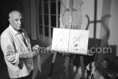 Pablo Picasso with color crayon drawing made 27.9.1961 for Edward Quinn's book "Pablo Picasso at work". Notre-Dame-de-Vie, Mougins 1961. - Photo by Edward Quinn