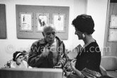 Pablo Picasso, Catherine Hutin, Austrian artist Soshana Afroyim. Exhibition "Les Déjeuners". Dessins originaux de Pablo Picasso, Galerie Madoura. Cannes 1962. - Photo by Edward Quinn