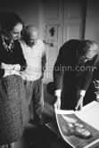 Pablo Picasso, Angela and Siegfried Rosengart viewing a portfolio with early works. Mas Notre-Dame-de-Vie, Mougins 1964. - Photo by Edward Quinn