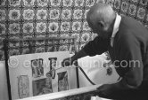 Pablo Picasso washing a linocut print to remove surplus ink. Mas Notre-Dame-de-Vie, Mougins 1964. - Photo by Edward Quinn