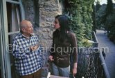 Pablo Picasso and unknown girl (daughter of a visitor?, see Pic700063). Mas Notre-Dame-de-Vie, Mougins Winter 1970. - Photo by Edward Quinn