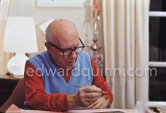 Pablo Picasso working on the etching "Les coulisses du tableau: odalisque et peintre", 1970. Mas Notre-Dame-de-Vie, Mougins 1970. This photo sequence was made during the making of Quinn’s film "Pablo Picasso l' homme et son oeuvre". "When Pablo Picasso was eighty-nine he asked Quinn to film him making a drypoint in order to demonstrate the steadiness of his hand". (Quinn in conversation with Marilyn McCully 1983) - Photo by Edward Quinn