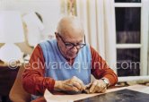 Pablo Picasso working on the etching "Les coulisses du tableau: odalisque et peintre", 1970. Mas Notre-Dame-de-Vie, Mougins 1970. This photo sequence was made during the making of Quinn’s film "Pablo Picasso l' homme et son oeuvre". "When Pablo Picasso was eighty-nine he asked Quinn to film him making a drypoint in order to demonstrate the steadiness of his hand". (Quinn in conversation with Marilyn McCully 1983) - Photo by Edward Quinn