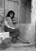Catherine Rouvel during filming of “Le Déjeuner sur l’herbe” (directed by Jean Renoir) at the Auguste Renoir house "Les Collettes". Cagnes-sur-Mer 1959. - Photo by Edward Quinn