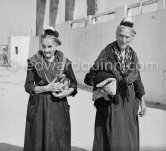 Arlésiennes. Saintes-Maries-de-la-Mer in 1953. - Photo by Edward Quinn