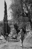 Graham Sutherland in the gardens of La Villa Blanche,  route de Castellar. Menton 1974 - Photo by Edward Quinn