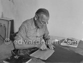 Graham Sutherland at work at La Villa Blanche. Menton 1974. - Photo by Edward Quinn