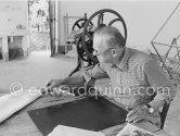 Graham Sutherland at La Villa Blanche, working on a copper plate. Menton 1974. - Photo by Edward Quinn