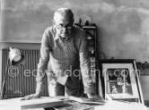 Graham Sutherland working at his La Villa Blanche. Menton 1974. - Photo by Edward Quinn