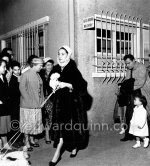 Elizabeth Taylor and Mike Todd arriving at Nice Airport to spend a short holiday at Villa Fiorentina, Saint-Jean-Cap-Ferrat. With her were her two sons Michael and Christopher Wilding. Also travelling with her were her two doggies. Nice 1957. - Photo by Edward Quinn